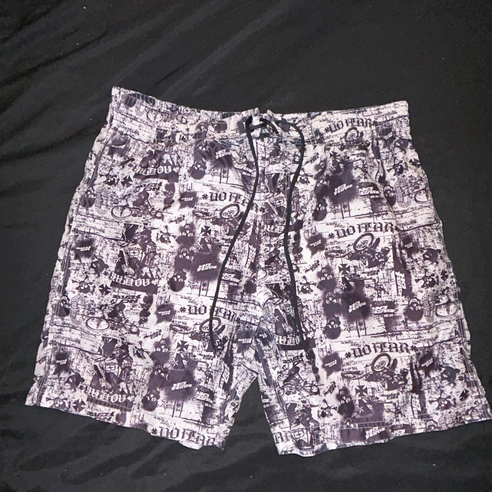No fear men’s size large swim trunks with back pocket